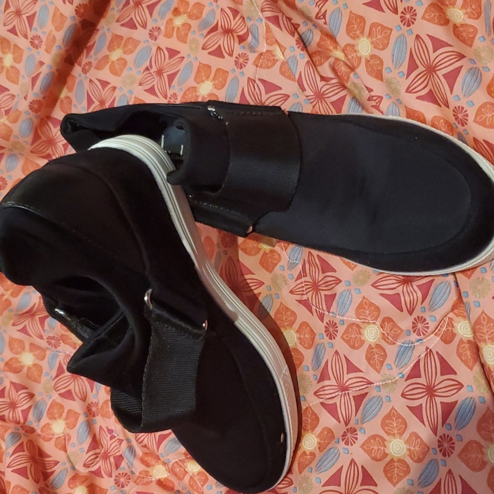 Nicole miller 1" heel stylin tennies